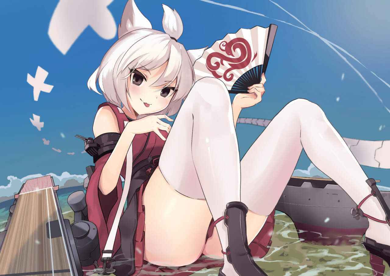 「ほなゆっくり、おやすみやす。」 使用キャラ「祥鳳」 とある夏の日。戦闘を終えたのち、偵察機を使用し、周辺を警戒してくれている祥鳳ちゃんと帰還する途中にあった浅瀬で一休みする光景をイメージしながら制作しました。 祥鳳ちゃんに守られているという情景をイメージし 今回、主にキャラ似せを意識しながらこのプロジェクトのイラストを制作させていただきました。 キャラ似せをするにあたり、服の色合いや影に入れ方、顔のバランスを特に意識しながら制作し、一目で祥鳳ちゃんだ!と分かるように書き上げました。 初めてアズールレーンの作品のキャラクターを描かせていただいたのですが、とても魅力的なキャラクターばかりで、楽しく制作させていただきました。