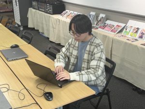 140ページの物語を1ヶ月で。 “魔女のコンビニ”を生み出した学生の話。